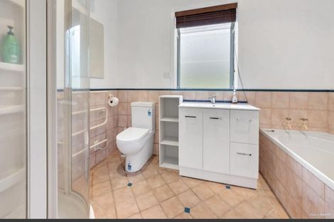 Photo of property in 249 Golf Road, Titirangi, Auckland, 0604