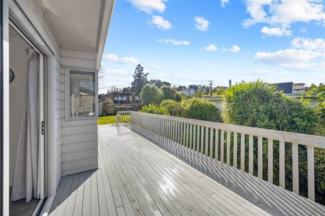 Photo of property in 1/37 Woodlands Crescent, Browns Bay, Auckland, 0630