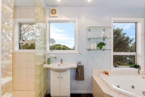 Photo of property in 57 Kahu Road, Paremata, Porirua, 5024
