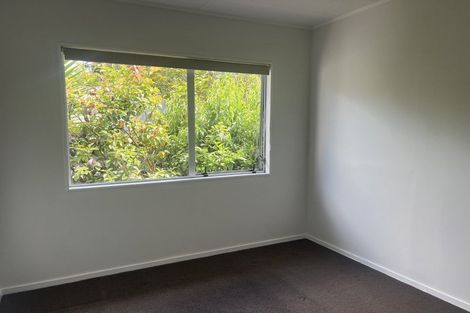 Photo of property in 9 Bishop Street, Green Bay, Auckland, 0604