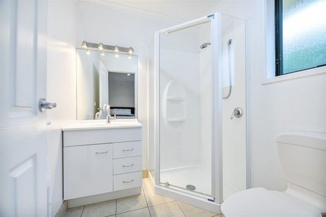 Photo of property in 4 San Domingo Rise, Henderson, Auckland, 0612