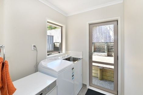 Photo of property in 5 Seamount Drive, Red Beach, 0932