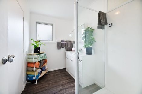 Photo of property in 3 Statesman Street, Henderson, Auckland, 0612