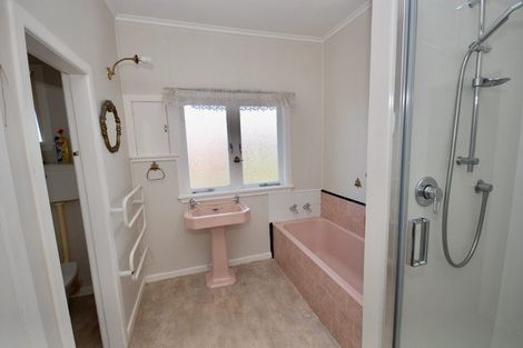 Photo of property in 94 Ocean View Road, Northcote, Auckland, 0627