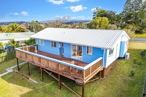 Photo of property in 29 Cyril Crescent, West Harbour, Auckland, 0618
