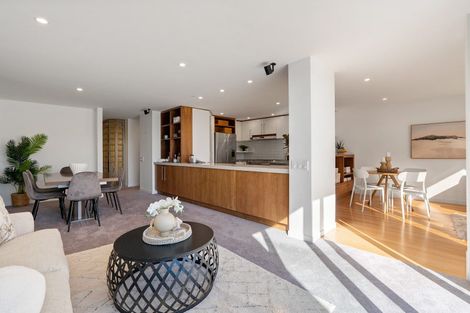 Photo of property in 2/326 Oriental Parade, Oriental Bay, Wellington, 6011