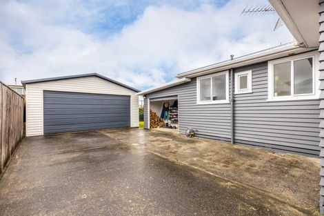 Photo of property in 18 Pukatea Street, Inglewood, 4330