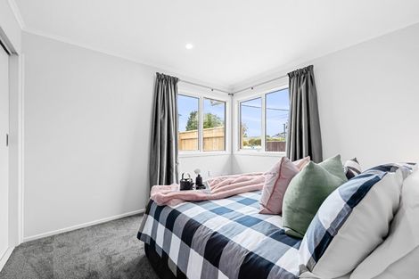 Photo of property in 52d Whites Line West, Woburn, Lower Hutt, 5010