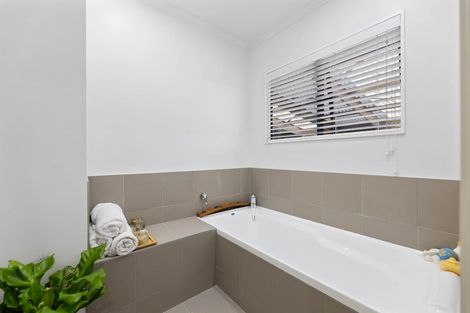 Photo of property in 29 Glen Mohr, Acacia Bay, Taupo, 3385