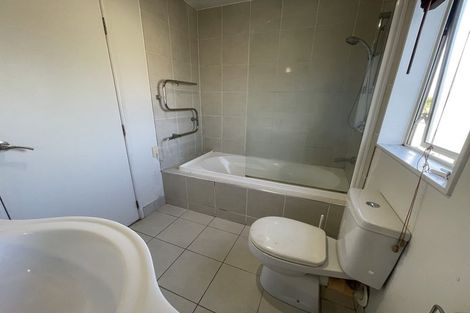 Photo of property in 16 Merlot Way, Te Atatu South, Auckland, 0610