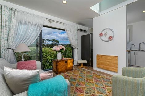 Photo of property in 22 View Ridge Drive, Ranui, Auckland, 0612