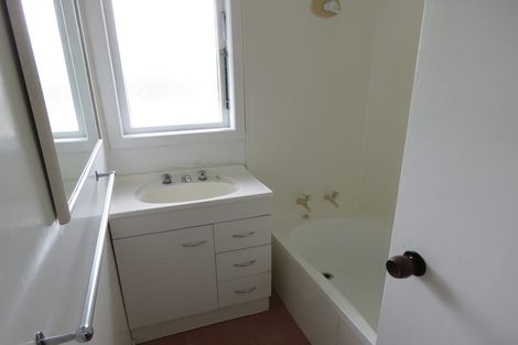 Photo of property in 1/4 Shamrock Lane, Te Atatu Peninsula, Auckland, 0610