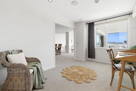 Photo of property in 72 Devonport Road, Tauranga, 3110