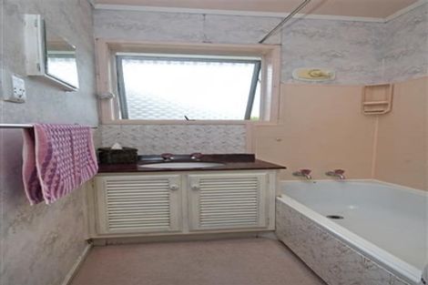 Photo of property in 2/1 Ribblesdale Road, Henderson, Auckland, 0612