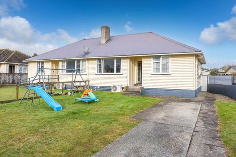 Photo of property in 14a Cliff View Drive, Green Bay, Auckland, 0604