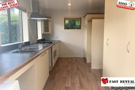 Photo of property in 1/2 Halberg Street, Glenfield, Auckland, 0629