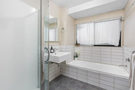 Photo of property in 41 Newington Road, Henderson, Auckland, 0612