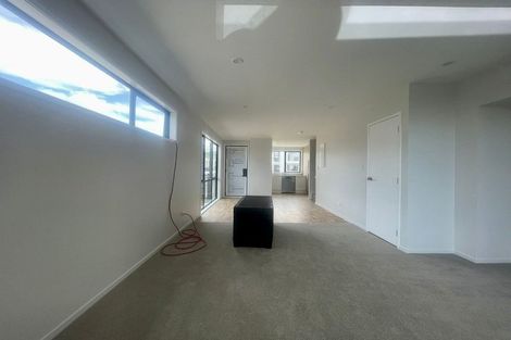 Photo of property in 2 Mikoikoi Crescent, Mangere Bridge, Auckland, 2022