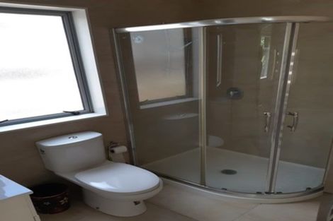 Photo of property in 102 Tamahere Drive, Glenfield, Auckland, 0629