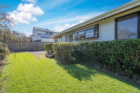 Photo of property in 14 Highwood Grove, Torbay, Auckland, 0630