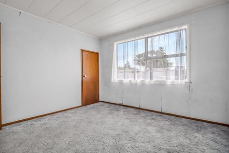 Photo of property in 28 Eyre Street, Henderson, Auckland, 0612