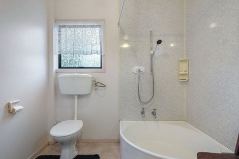 Photo of property in 16 Spencer Road, Pinehill, Auckland, 0632