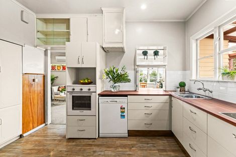Photo of property in 82 Latham Street, Marewa, Napier, 4110