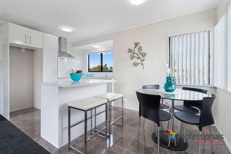 Photo of property in 2/13 John Street, Mangere East, Auckland, 2024