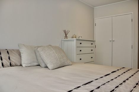 Photo of property in 70 Kaurilands Road, Titirangi, Auckland, 0604