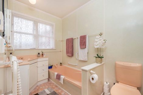 Photo of property in 16 Redwood Avenue, Tawa, Wellington, 5028