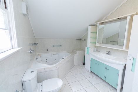 Photo of property in 13 David Crescent, Karori, Wellington, 6012