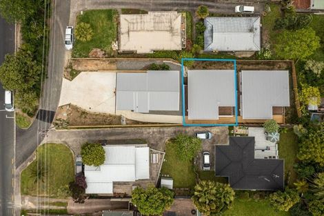 Photo of property in 2/128 Sunset Road, Unsworth Heights, Auckland, 0632