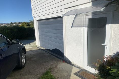 Photo of property in 21 Quigley Street, Newlands, Wellington, 6037