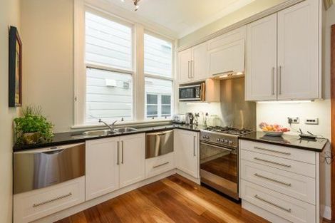 Photo of property in 135 Glenmore Street, Kelburn, Wellington, 6012