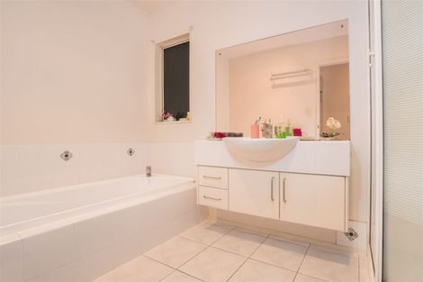 Photo of property in 10 Stephanie Close, Glenfield, Auckland, 0629