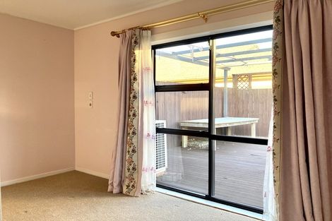 Photo of property in 89a/2 Royal Road, Massey, Auckland, 0614