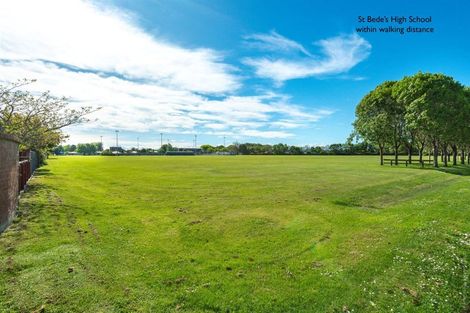Photo of property in 12 Sheraton Place, Redwood, Christchurch, 8051