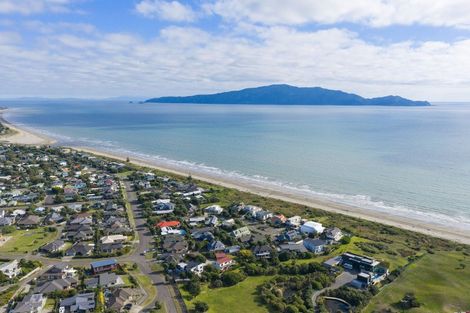 Photo of property in 14 Olliver Grove, Waikanae Beach, Waikanae, 5036
