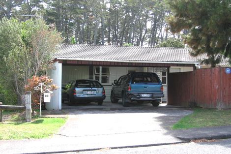Photo of property in 12 Barnfield Place, Glendene, Auckland, 0602