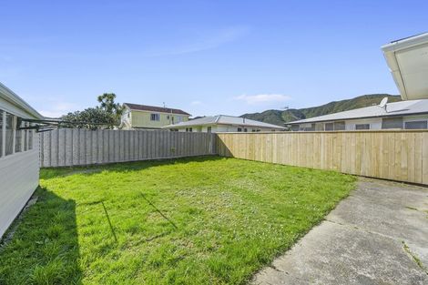 Photo of property in 5 Matthews Road, Wainuiomata, Lower Hutt, 5014