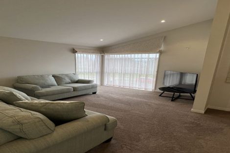 Photo of property in 10 Fjord Way, Karaka, Papakura, 2113