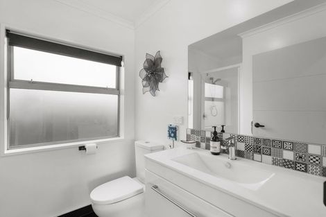 Photo of property in 9 Te Whenu Crescent, Marshland, Christchurch, 8083