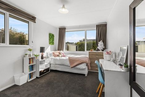 Photo of property in 35 Beauzami Crescent, Ascot Park, Porirua, 5024