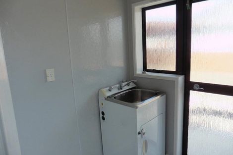Photo of property in 37 Kirrie Avenue, Te Atatu South, Auckland, 0610