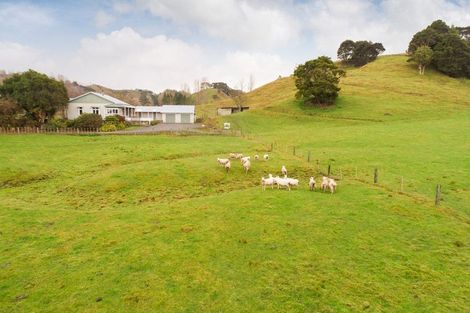 Photo of property in 56 Ongo Road, Hunterville, 4730
