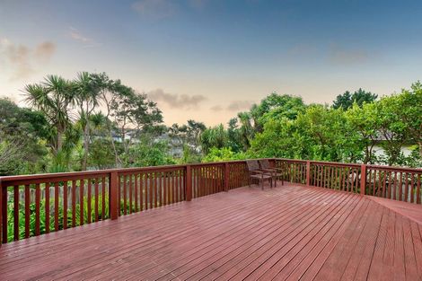 Photo of property in 16 Crimson Park, Oteha, Auckland, 0632