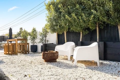 Photo of property in 1/150 East Coast Road, Forrest Hill, Auckland, 0620