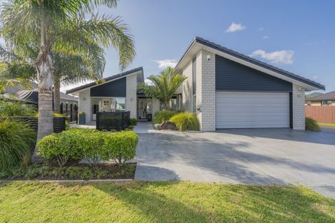 Photo of property in 10 Waitotara Way, Whitianga, 3510