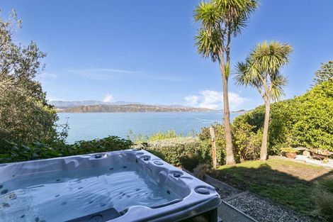 Photo of property in 8 Nakora Road, Karaka Bays, Wellington, 6022