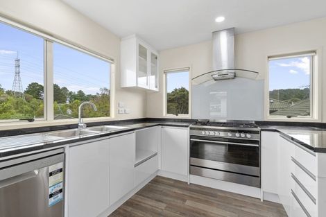 Photo of property in 22 Kinleith Way, Albany, Auckland, 0632
